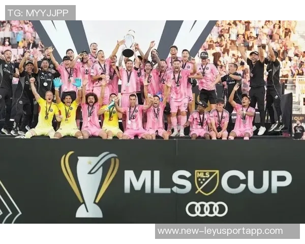 迈阿密与温哥华主帅合影预热美职联总决赛精彩对决即将上演 迈阿密与温哥华主帅合影预热美职联总决赛精彩对决即将上演