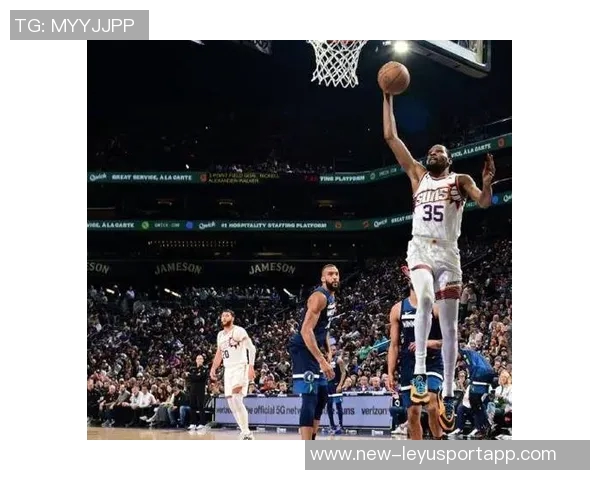 杜兰特三节高效表现轻松拿下19分6篮板3助攻1抢断助球队获胜